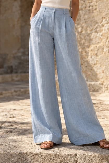 Modelo con pantalón brisa. Fotografía ilustrativa.